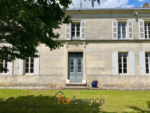 Villa à vendre 800 000 € 14 pièces 5 chambres 654 m² 25 141 m² de terrain St Andre de Lidon 17260