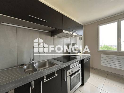 Appartement à louer 823 € 3 pièces 2 chambres 68,7 m² RDC Biollay Chambéry 73000