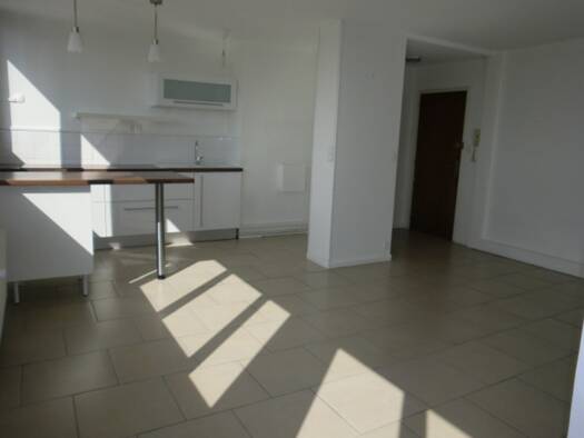 Appartement à louer 650 € 4 pièces 2 chambres 72,2 m² Étage 9/10 Les Closiers Montargis 45200