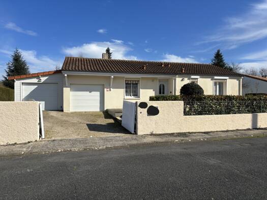 Pavillon en viager occupé Bouquet 64 615 € 5 pièces 3 chambres 80 m² 794 m² de terrain Nouaillé-Maupertuis 86340