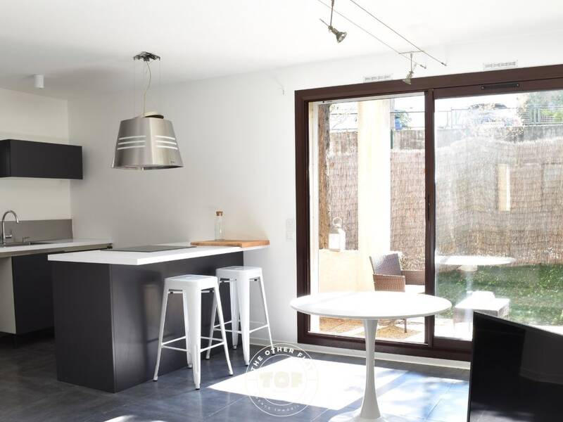 Maison à louer, 445m², MARSEILLE 8E