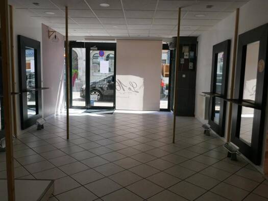 Local commercial à louer 510 € 82 m² de surface de vente Nantua 01130