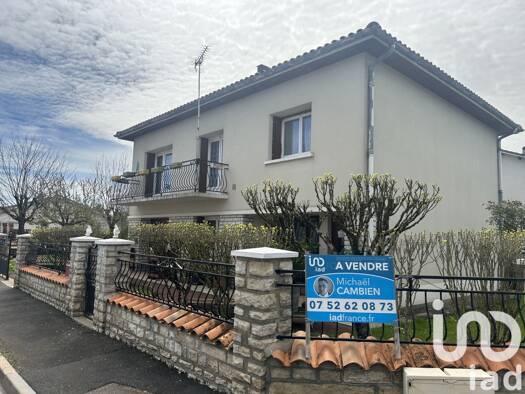 Maison de ville à vendre 168 500 € 5 pièces 4 chambres 118 m² 777 m² de terrain Bel Air-Grand Font-Madeleine Angoulême 16000