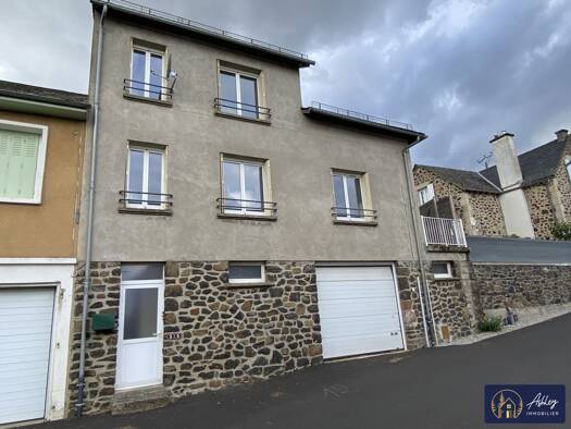 Maison à vendre 67 600 € 7 pièces 4 chambres 138,5 m² 569 m² de terrain Le Monteil 15240