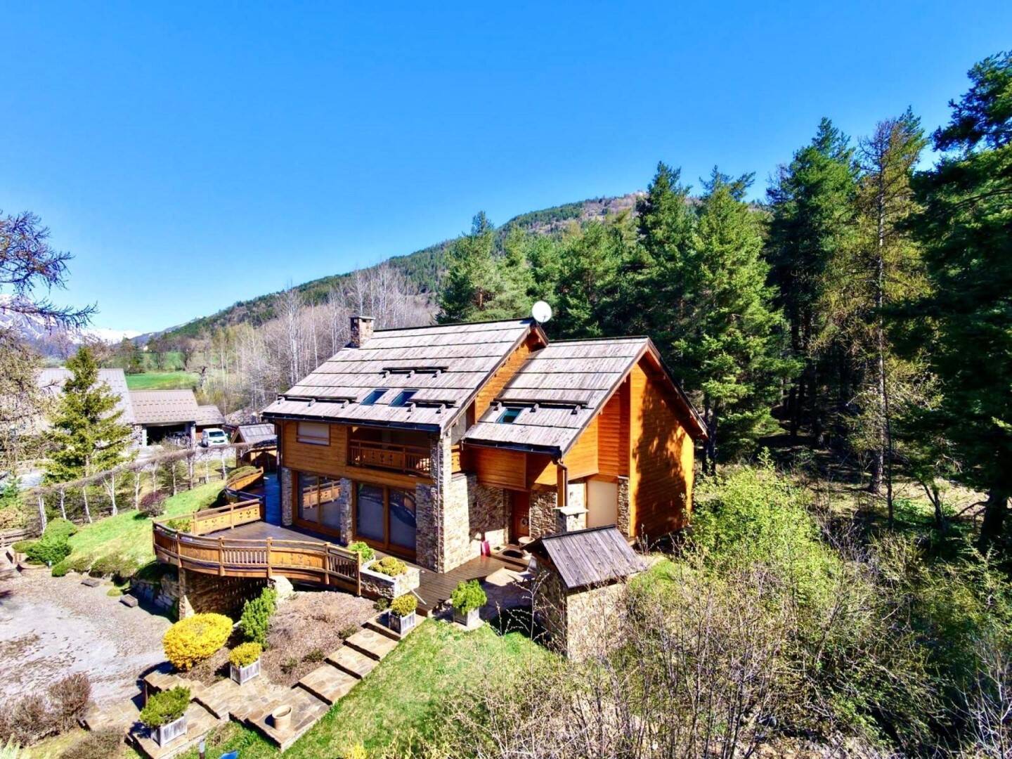 Maison à vendre, 380m², LA SALLE LES ALPES