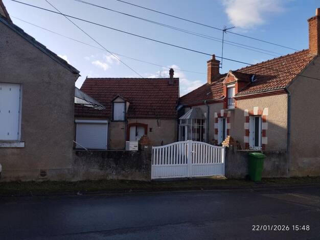 Maison à vendre 84 000 € 3 pièces 2 chambres 80 m² 547 m² de terrain Genouilly 18310