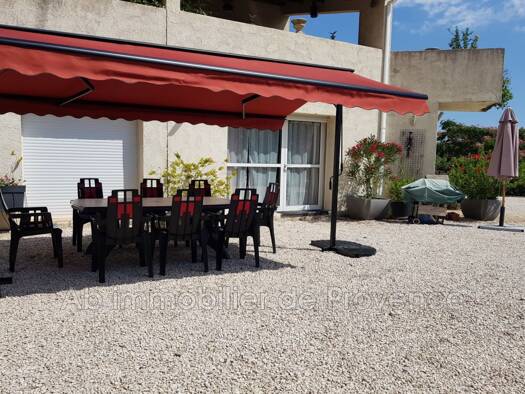 Maison de plain-pied à louer 1 600 € 5 pièces 3 chambres 134 m² Rognes 13840