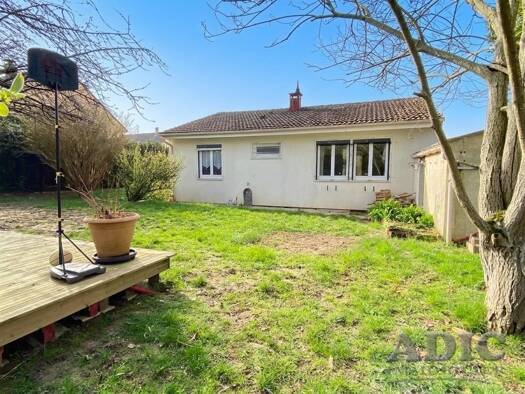 Maison de plain-pied à vendre 269 000 € 3 pièces 2 chambres 74 m² 540 m² de terrain Saint-Pathus 77178