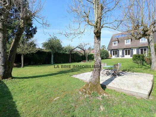 Maison à vendre 469 000 € 6 pièces 4 chambres 128 m² 1 097 m² de terrain Vieux Village-Murs du Parc Marolles-en-Brie 94440