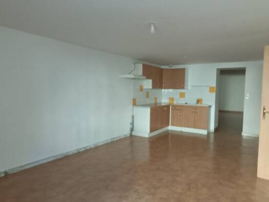Appartement à louer 540 € 3 pièces 2 chambres 92 m² RDC Saint-Just-la-Pendue 42540