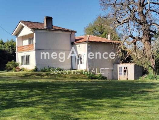 Maison à vendre 184 990 € 4 pièces 2 chambres 174 m² 12 217 m² de terrain Reignac 16360