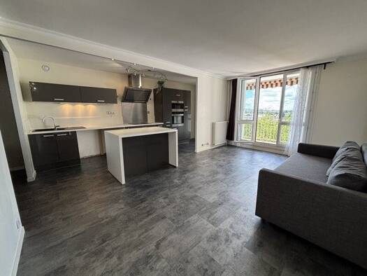 Appartement à vendre 139 990 € 4 pièces 3 chambres 75 m² Étage 7/14 Aubriere Jean Jaures St Pierre des Corps 37700