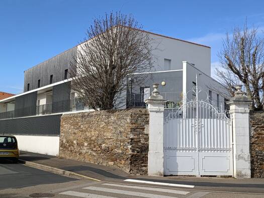 Appartement à louer 765 € 3 pièces 2 chambres 69 m² RDC Les Sables d Olonne 85100