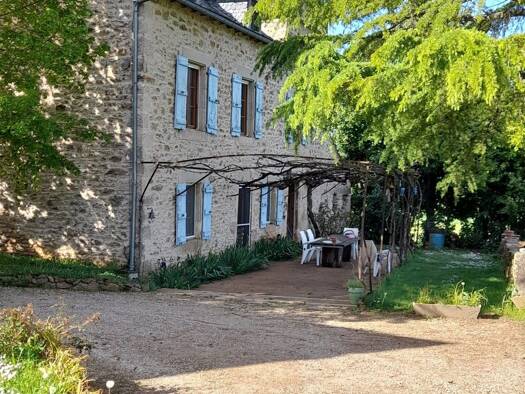 Maison à vendre 294 000 € 6 pièces 3 chambres 145 m² 11 384 m² de terrain Savignac 12200