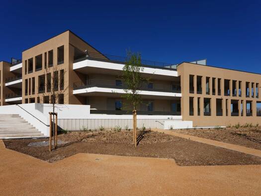 Appartement à louer 1 153 € 3 pièces 2 chambres 62,4 m² RDC/3 Village Ouest Trets 13530