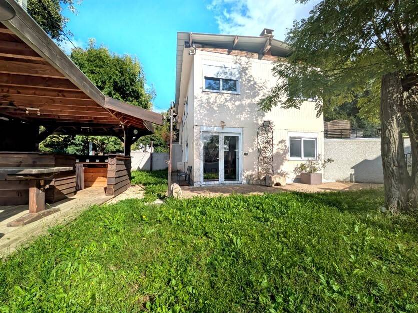 Maison à vendre, 300m², SAINT GENIS LAVAL