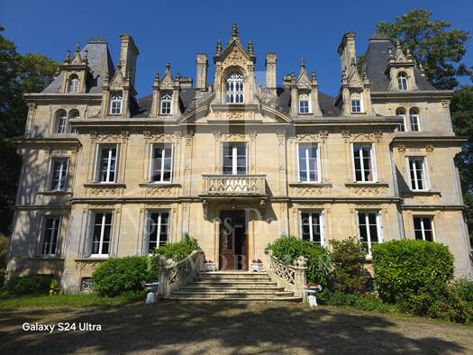 Maison à vendre 1 294 000 € 14 pièces 9 chambres 466 m² 7 000 m² de terrain Coeur Centre Ville Bayeux 14400