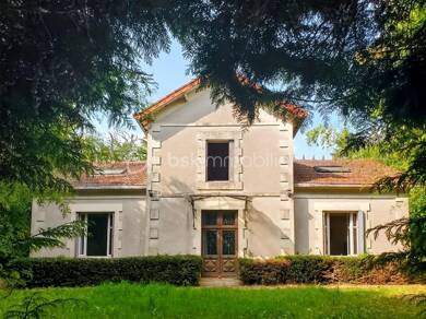 Maison à vendre 135 000 € 9 pièces 6 chambres 200 m² Mairé-Levescault 79190