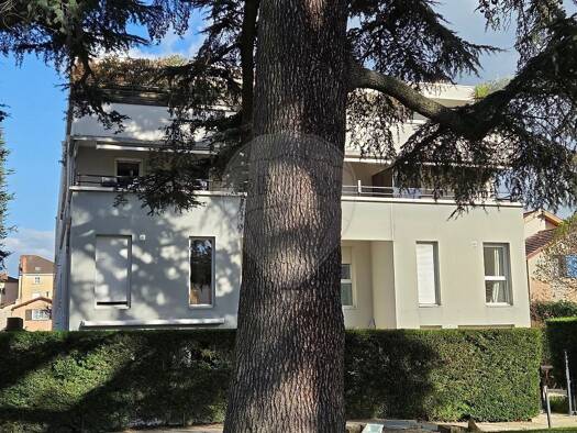 Duplex à louer 958 € 3 pièces 2 chambres 61 m² RDC Villefranche-sur-Saône 69400