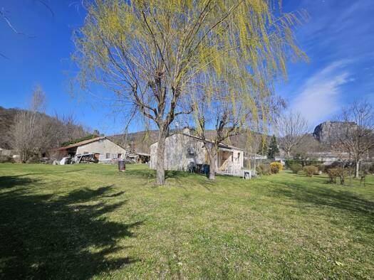 Maison de plain-pied à vendre 270 000 € 4 pièces 3 chambres 73 m² 1 500 m² de terrain Castellane 04120