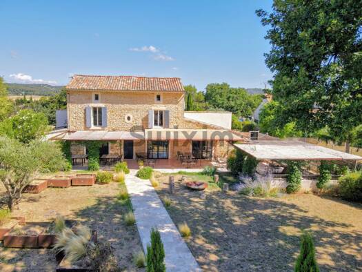 Ferme à vendre 849 000 € 8 pièces 3 chambres 340 m² 1 700 m² de terrain Uzes 30700