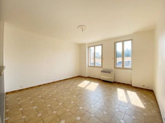 Appartement à louer 508 € 3 pièces 1 chambre 55 m² RDC Matthias Chalon-sur-Saône 71100