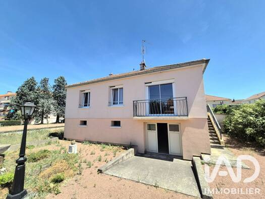 Maison à vendre 170 000 € 5 pièces 3 chambres 82 m² 570 m² de terrain Centre Riorges 42153