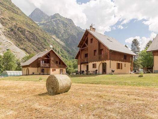 Maison à vendre 299 000 € 10 pièces 7 chambres 150 m² 600 m² de terrain La Chapelle-en-Valgaudémar 05800