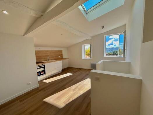 Duplex à vendre 224 000 € 2 pièces 1 chambre 45,5 m² 3 étages Nord Peymeinade 06530