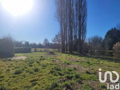 Terrain constructible à vendre 26 000 € 1 559 m² de terrain Est Saint-Junien 87200