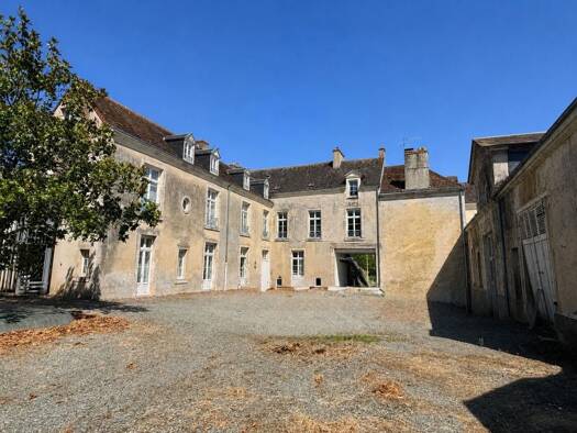 Immeuble à vendre 472 500 € 662,9 m² Nord Mamers 72600