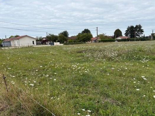 Terrain constructible à vendre 170 000 € 10 580 m² de terrain Polliat 01310
