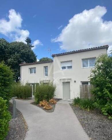 Maison à louer 970 € 3 pièces 2 chambres 61 m² La Bruffiere 85530