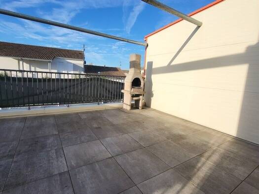 Appartement à vendre 219 000 € 3 pièces 3 chambres 75 m² Étage 1/1 Centre Castelginest 31780