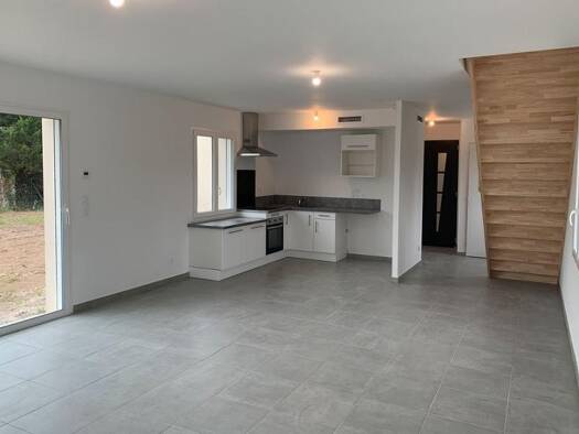 Maison à louer 1 100 € 4 pièces 3 chambres Preignac 33210