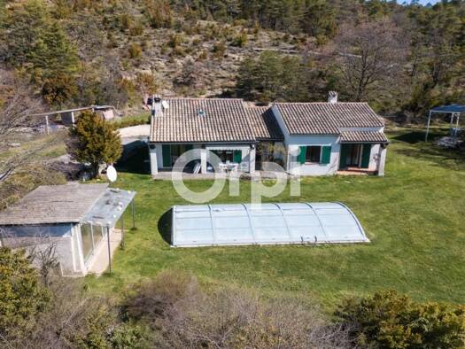 Maison à vendre 340 000 € 4 pièces 3 chambres 95 m² 8 874 m² de terrain Trigance 83840
