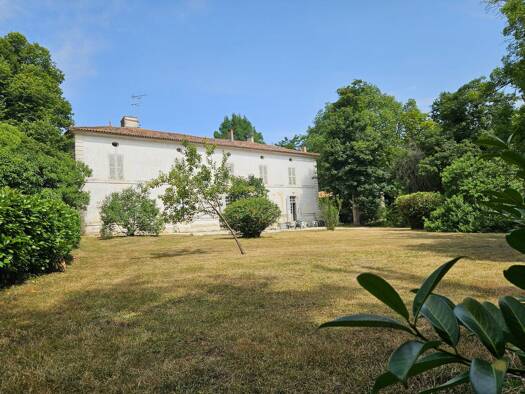Demeure à vendre 498 000 € 10 pièces 5 chambres 292 m² 21 143 m² de terrain Saint-Pierre-La-Noue 17700