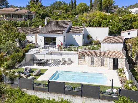 Maison de plain-pied à vendre 739 000 € 5 pièces 3 chambres 150 m² 1 060 m² de terrain Peymeinade 06530