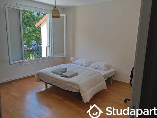 Colocation à louer - logement étudiant 390 € 1 pièce 2 chambres 10 m² 1er étage Couronneries Poitiers 86000