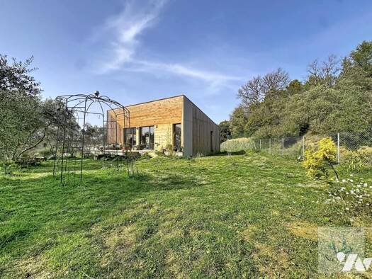 Maison à vendre 750 000 € 2 pièces 1 chambre 1 974 m² de terrain Cadenet 84160