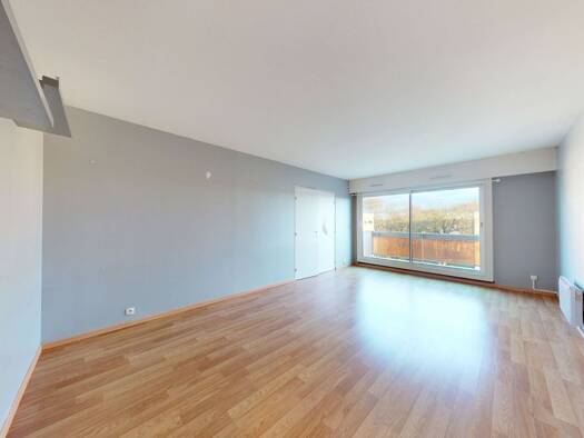 Appartement à vendre 207 000 € 3 pièces 2 chambres 76 m² Étage 5/5 Les Jondelles Roissy-en-Brie 77680