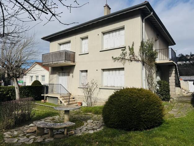 Maison à vendre 285 000 € 8 pièces 4 chambres 141 m² 680 m² de terrain L'Étrat 42580