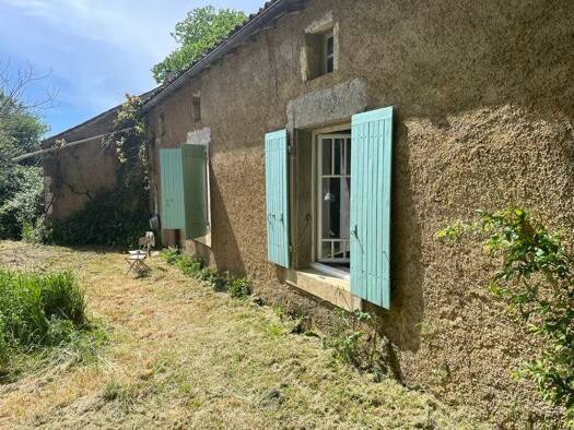 Maison à vendre 145 800 € 2 pièces 1 chambre 84 m² 15 445 m² de terrain Aigondigné 79370