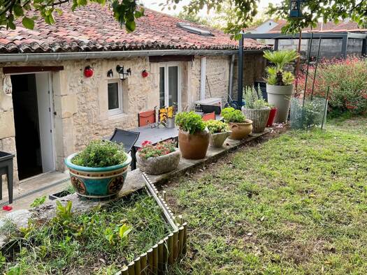 Maison à vendre 345 000 € 4 pièces 2 chambres 125 m² 782 m² de terrain Cozes 17120
