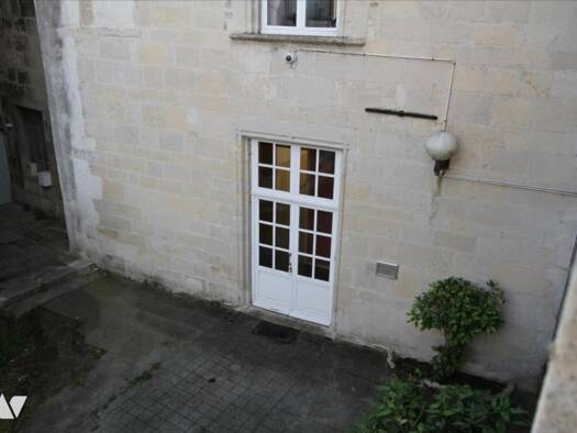 Local commercial à louer 950 € 89 m² de surface de vente Dole 39100