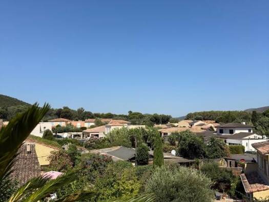 Appartement à vendre 555 000 € 4 pièces 3 chambres 76 m² Étage 2/2 Centre Bormes-les-Mimosas 83230