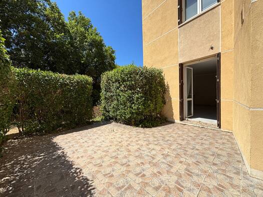 Appartement à vendre 190 000 € 3 pièces 2 chambres 82 m² RDC Nord Apt 84400