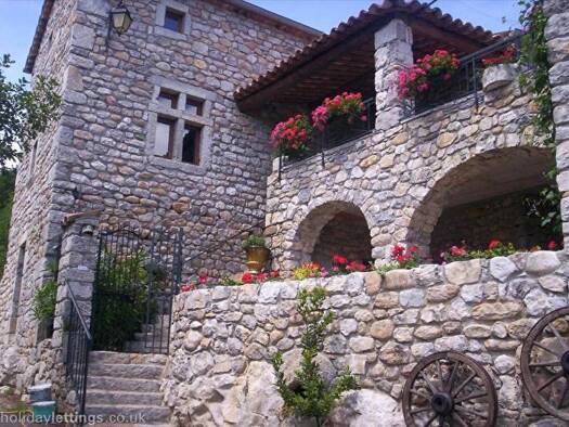 Maison à vendre 1 365 000 € 17 pièces 16 chambres 519 m² 12 994 m² de terrain Les Vans 07140