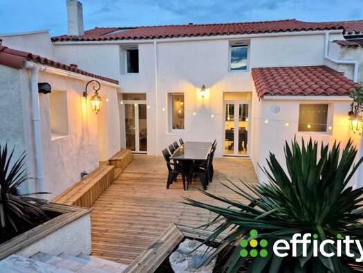 Maison à vendre 359 000 € 9 pièces 6 chambres 180 m² 610 m² de terrain Saint-Georges-de-Pointindoux 85150