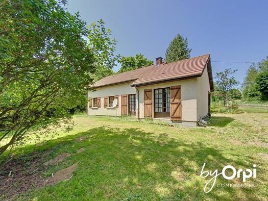 Maison à vendre 95 000 € 4 pièces 3 chambres 95 m² 2 100 m² de terrain La Crouzille 63700